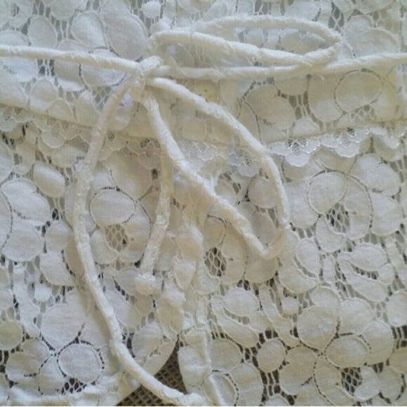 EUC Sleeveless Top Lace Top - Picture 2 of 5